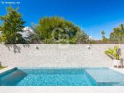 Adosado con jardín y piscina privada en San Pedro Playa