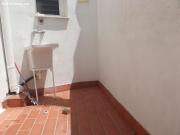 ADOSADO DE POCOS AÑOS ORIENTADO AL ESTE CON PATIO