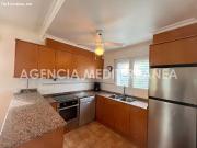 Adosado esquinero muy soleado en urbanización con piscina