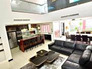 Adquiere esta hermosa Residencia ubicada cerca de...