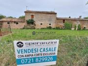 AEREOPORTO: Vendesi casale da ristrutturare a fano zona...