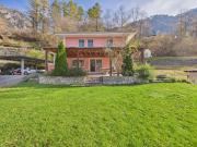 Affascinante villa a Blenio – design moderno e spazi...