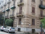 Affittasi a studentesse camera in via Houel