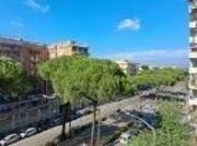 Affittasi Appartamento, collegatissima ampia stanza al...