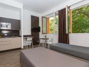 Affittasi posto letto in monolocale in residence a Roma