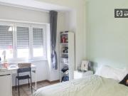 Affittasi stanza in appartamento con 3 camere a Marconi,...