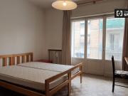 Affittasi stanza in appartamento con 3 camere da letto a...