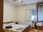 Affittasi stanza in appartamento con 3 camere da letto a...