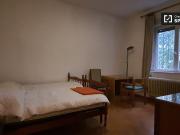 Affittasi stanza in appartamento con 4 camere a Le...