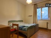 Affittasi stanza in appartamento con 4 camere a Le...