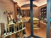 Affitto fondo commerciale ampia vetrina via del borghetto