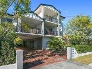 Affordable Unit in the Heart of Greenslopes City Views