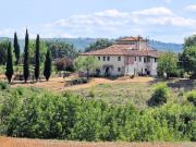 Agriturismo di ampia superficie con vigneto piscina in...