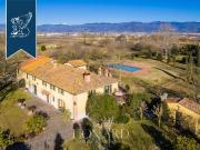Agriturismo in vendita a Prato