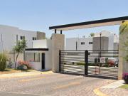 AH CASA EN PRIV. LLUVIA 28, FRACC. EL MANANTIAL, QRO