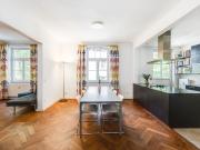 AIGNER – Altbau Charme trifft Ruhe & Raum: Großzügige...