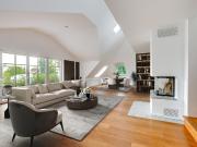 AIGNER Elegantes Wohnen: Exklusives Dachgeschoss mit...