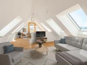 AIGNER Erstbezug nach Sanierung 5 Zimmer Penthouse auf...