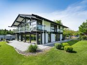 AIGNER Moderne Fachwerk Villa mit Traumgarten bei Freising