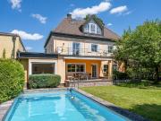 AIGNER Rarität in Bestlage: Historische Villa mit Garten...