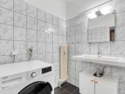 Airy Neubau 2BR w/ Balcony & Elevator in central...