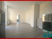 ais GmbH bietet an: Renovierte 2 Zimmer Altbau Wohnung...