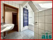 ais GmbH bietet an: Renovierte 4 Zimmer Wohnung in der...