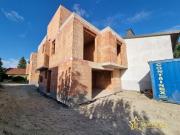 AKTION! EINZELHAUS MIT KELLER. 5 BUS MINUTEN BIS U2...