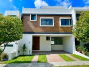 AL NORTE HERMOSA CASA EN RUSCELLO SEGUNDA ETAPA CON ROOF...