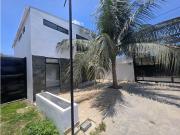 Al Sur de Manta, casa en venta esquinera y espaciosa