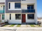 AL SUR DE PACHUCA. EN PRIVADA. 232M2. 3 NIVELES. 4REC...