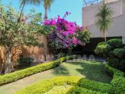 ALAMEDA: Magnifica residencia, una planta, con amplio...