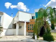 Alamos 1era Sección. VENTA Casa, cuarto de servicio, 3...