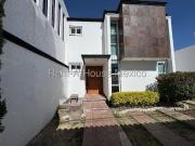 Álamos 3era Sección. Casa con 4 recámaras, cuarto de...