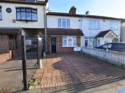 Albert Road, Romford RM1, 1 bed flat to rent, £1,250 pcm...
