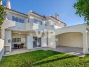 ALBUFEIRA CENTRO MORADIA GEMINADA RECENTEMENTE RENOVADA...