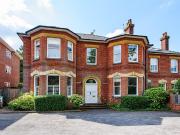 Albury Road, Guildford GU1, 2 bed flat to rent, £1,850...