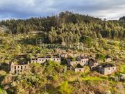 Aldeia desabitada com 25 casas, perto Oliveira do Hospital