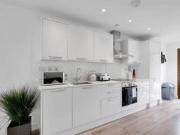 Aldenham Road, Bushey WD19, 3 bed flat to rent, £4,988...