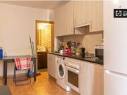 Alegre habitación en alquiler en apartamento de 4...