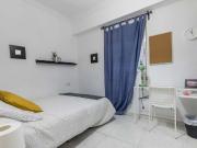 Alegre habitación en alquiler en apartamento de 5...