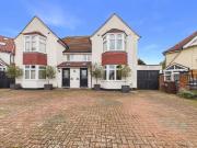 Alexandra Gardens, Hounslow 3 bed end of terrace house...
