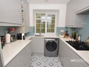 Alexandra Road, Epsom, Surrey. KT17, 2 bedroom flat to...