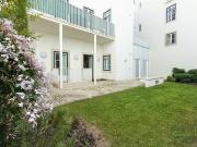 Alfama Apartamento T4 renovado com jardim e estacionamento