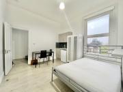 All bill included, Studio Flat in Finchley central