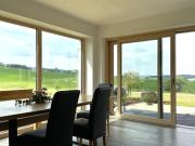 Alleinlage mit Weitblick – Moderner Wohnsitz mit...