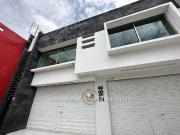 Almacén con Oficinas y Local Comercial sobre Av. Mexico,...