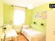 Alojamiento con cómoda en apartamento de 4 dormitorios,...