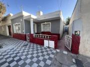 ALQUILA CASA 2 DORMITORIOS B° YOFRE NORTE CON PATIO