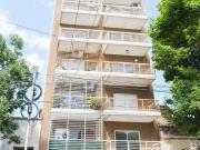 ALQUILER 1 AMBIENTE FLORES PISO ALTO LUMINOSO